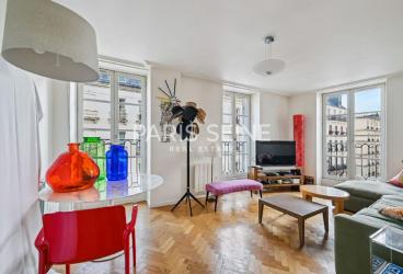 Salon chic et chaleureux dans un appartement à Orsay, par l'agence