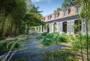 Charmante échoppe bordelaise avec jardin et garage à vendre