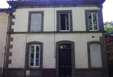 Immobilier vendre Thiers 63300 8 appartements 49 maisons