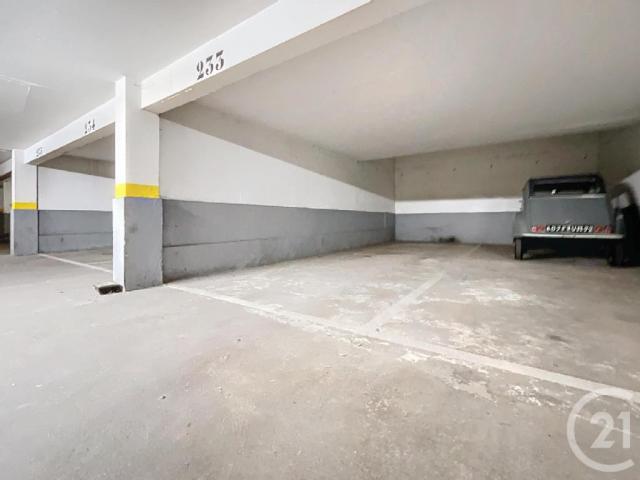 Parking - 20 m² environ - 0 pièce(s)