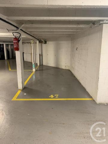 Parking - 15 m² environ - 0 pièce(s)