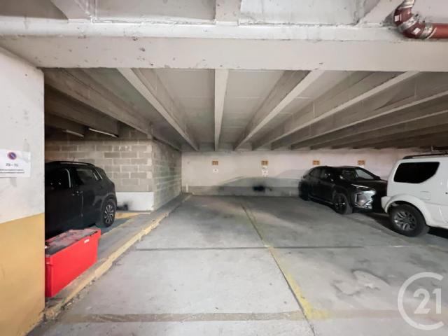 Parking - 20 m² environ - 0 pièce(s)