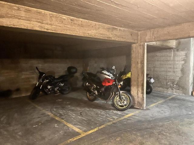 Parking - 22 m² environ - 0 pièce(s)