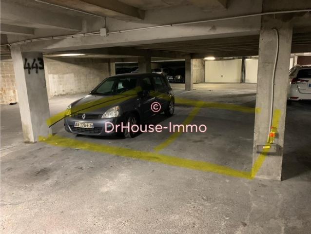 Parking - 24 m² environ - 0 pièce(s)