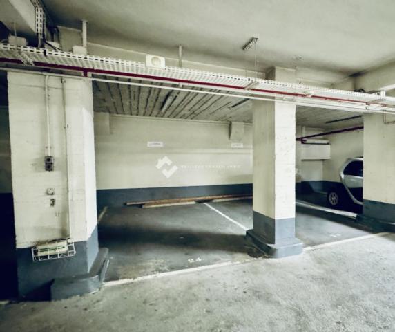 Parking - 10 m² environ - 0 pièce(s)