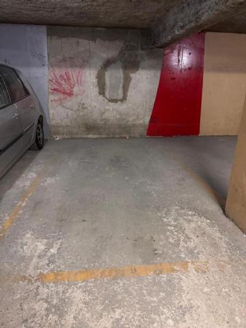 Parking - 10 m² environ - 0 pièce(s)