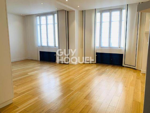 Appartement - 104 m² environ - 6 pièce(s)