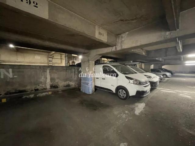 Parking - 10 m² environ - 0 pièce(s)