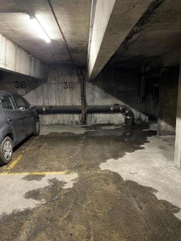 Parking - 17 m² environ - 0 pièce(s)