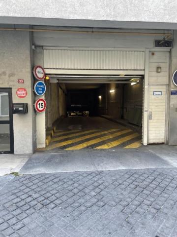 Parking - 11 m² environ - 0 pièce(s)