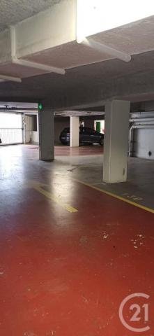 Parking - 11 m² environ - 0 pièce(s)