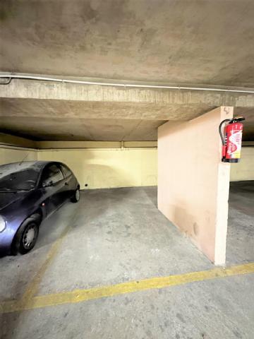 Parking - 10 m² environ - 0 pièce(s)