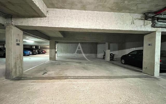 Parking - 12 m² environ - 0 pièce(s)