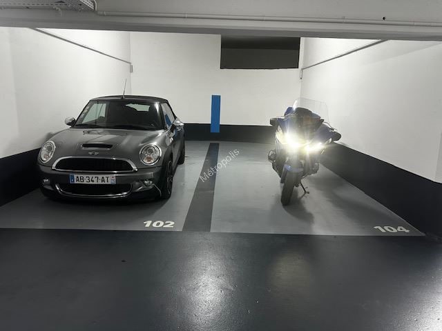 Parking - 36 m² environ - 0 pièce(s)