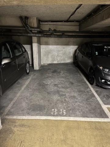 Parking - 11 m² environ - 0 pièce(s)