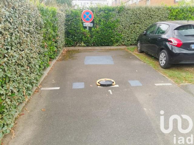 Parking - 16 m² environ - 0 pièce(s)