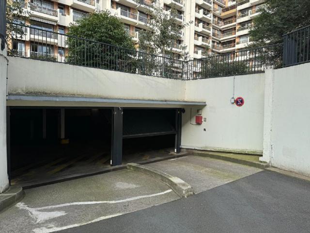 Parking - 0 m² environ - 0 pièce(s)