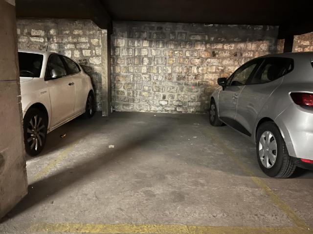 Parking - 2 m² environ - 0 pièce(s)