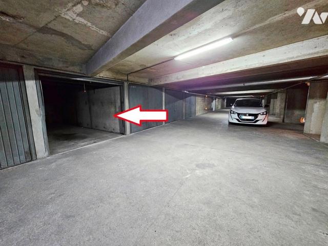 Parking - 16 m² environ - 0 pièce(s)