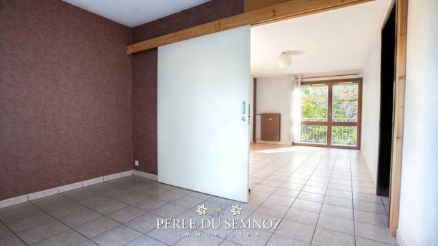 Appartement - 82 m² environ - 4 pièce(s)