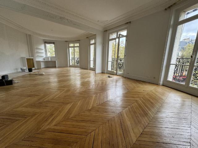 Appartement - 200 m² environ - 7 pièce(s)