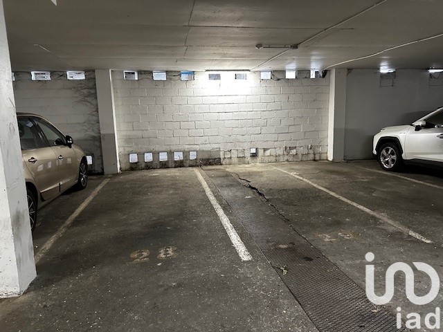 Parking - 12 m² environ - 0 pièce(s)