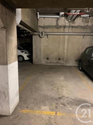 Parking - 10 m² environ - 0 pièce(s)