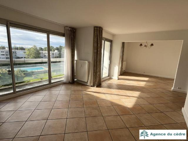 Appartement - 99 m² environ - 5 pièce(s)