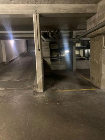 Parking - 11 m² environ - 0 pièce(s)