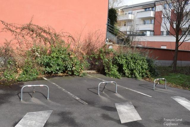 Parking - 10 m² environ - 0 pièce(s)