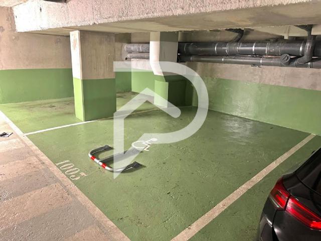 Parking - 20 m² environ - 0 pièce(s)