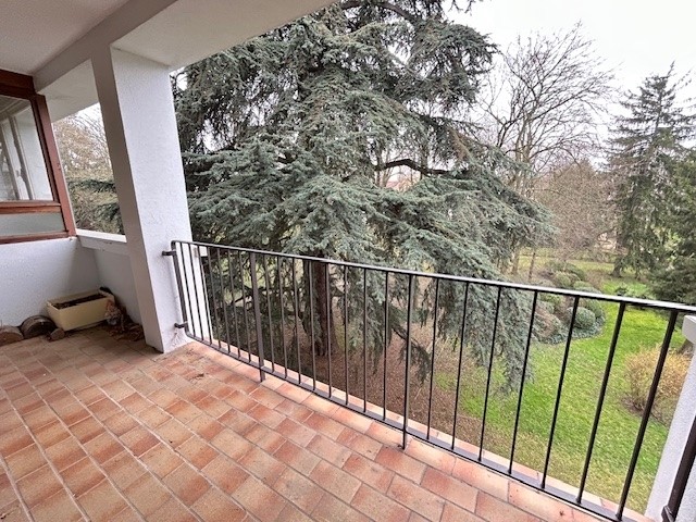 Appartement - 85 m² environ - 4 pièce(s)