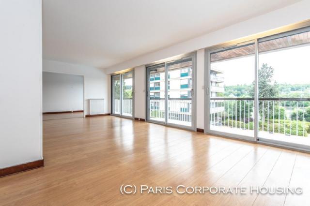 Appartement - 121 m² environ - 6 pièce(s)