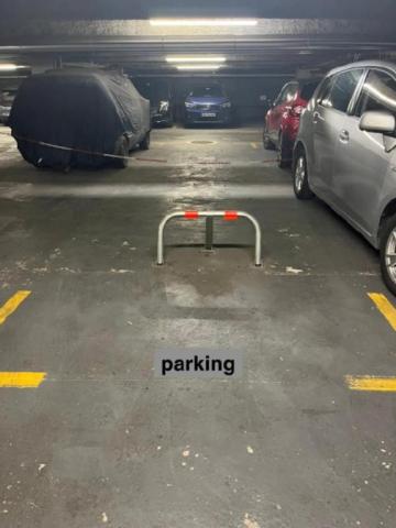 Parking - 12 m² environ - 0 pièce(s)